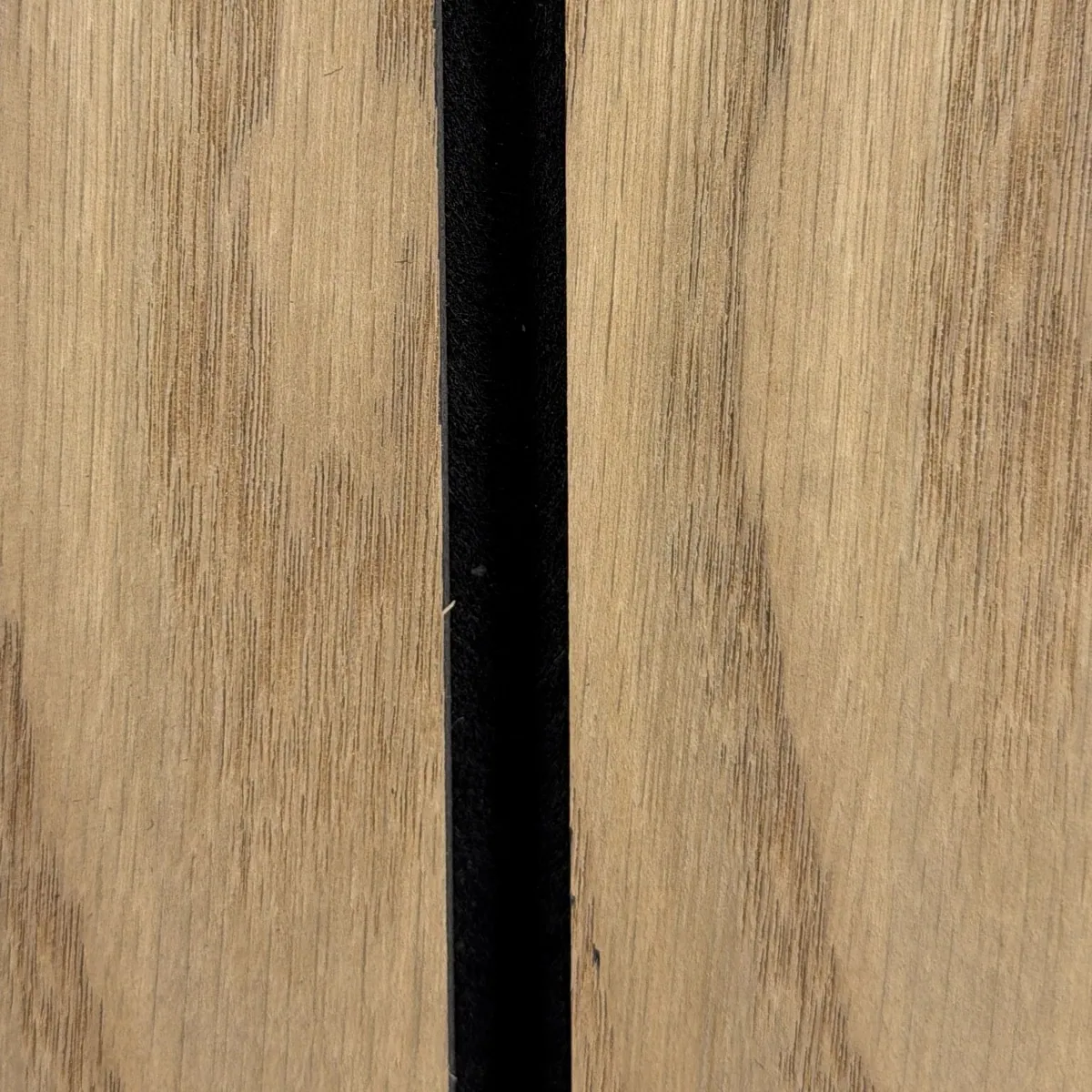 Muestra de Natural Macro — Panel acústico de listones de madera (pared)